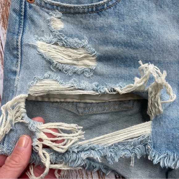 Levi’s Premium Distressed Jean Shorts Size 26 - Picture 4 of 9